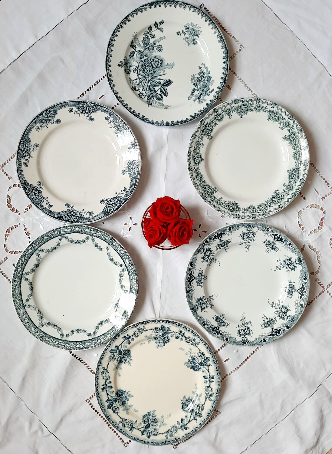 Old flat plates mismatched in iron earth accompanied by a serving dish