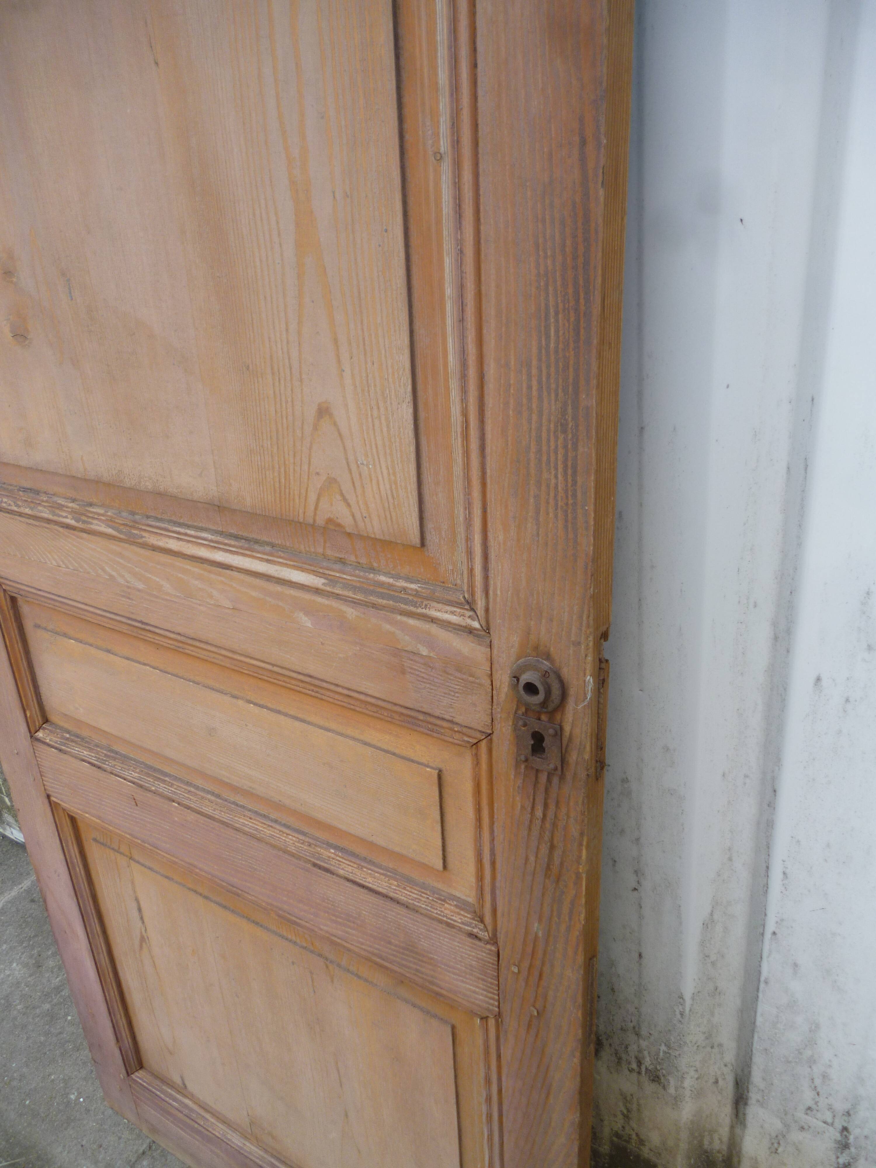 Wooden door old patina