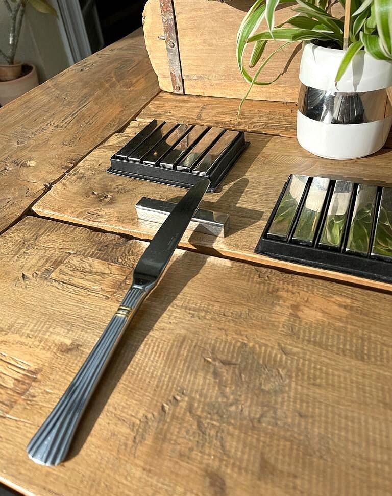 Set of 12 metal knife holders