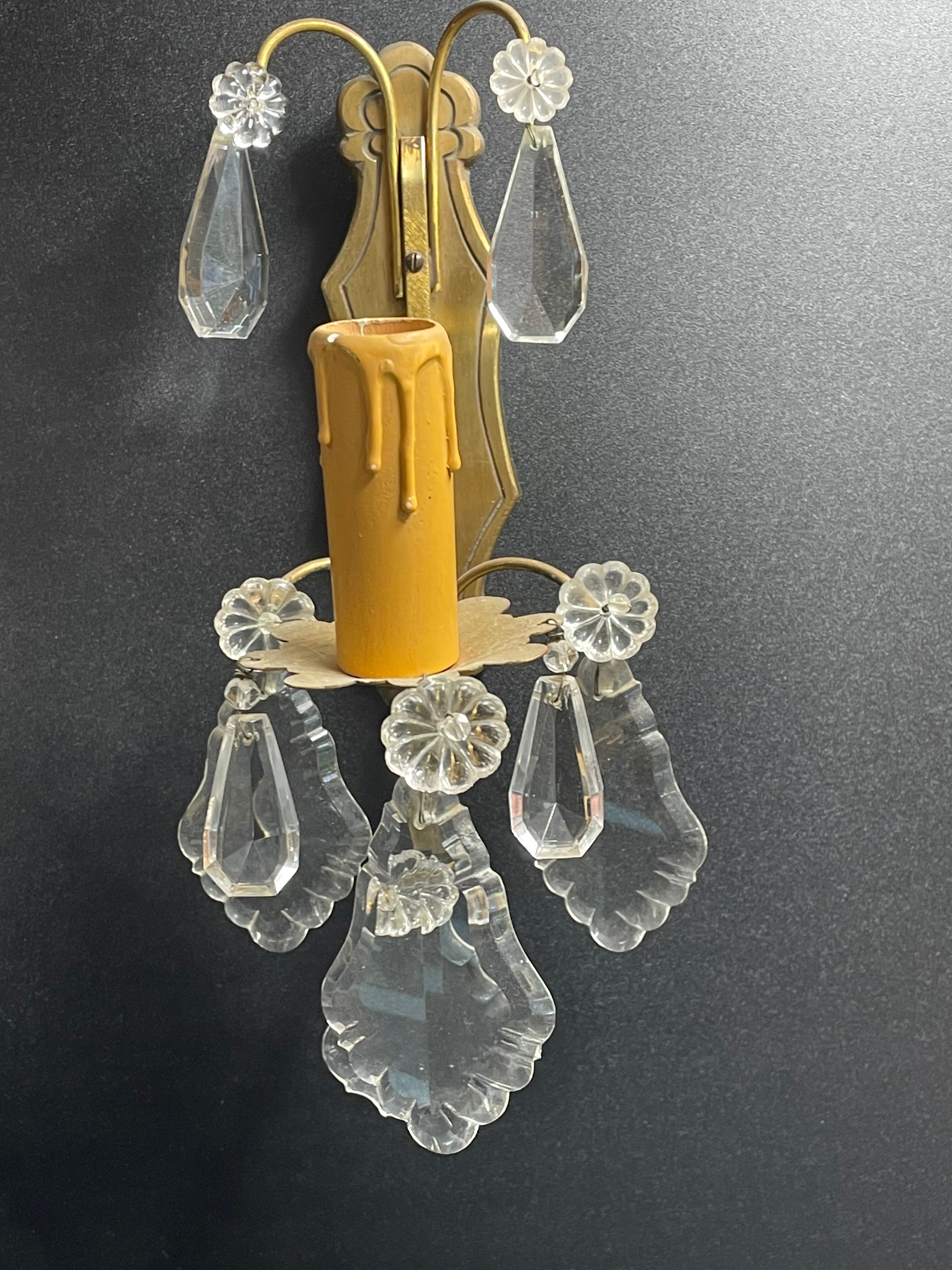 Pair of bronze/brass wall lamp and glassware