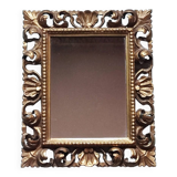 Miroir en bois sculpté et doré