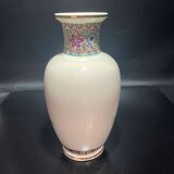 Vase orné de motifs asiatiques