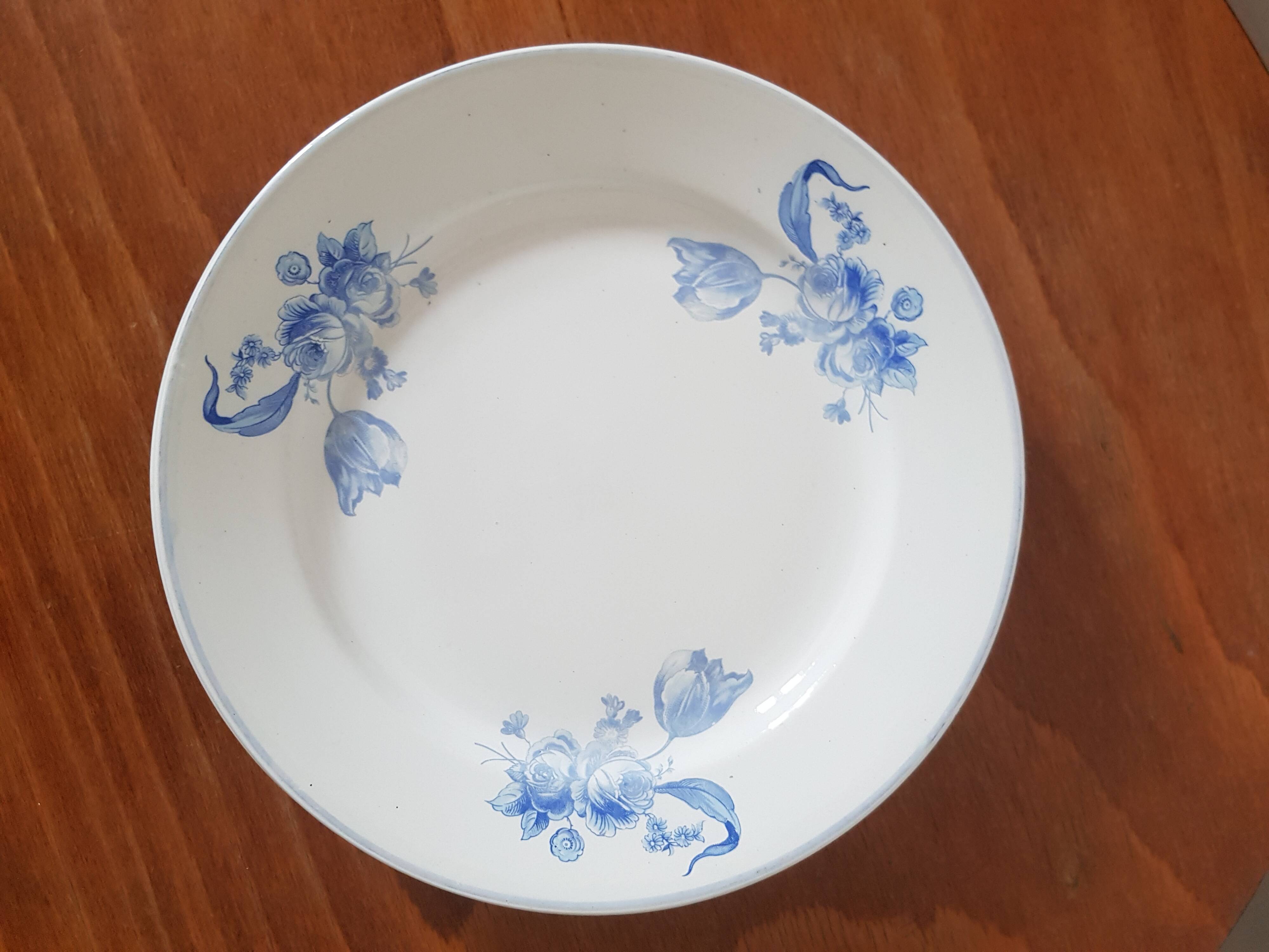 Set of 6 vintage plates made in France