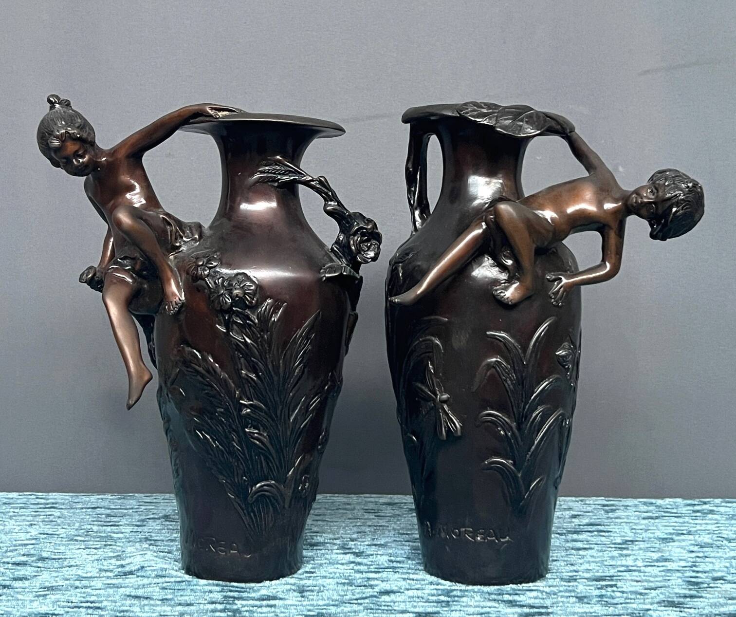 Pair of Art Nouveau vases in solid bronze.