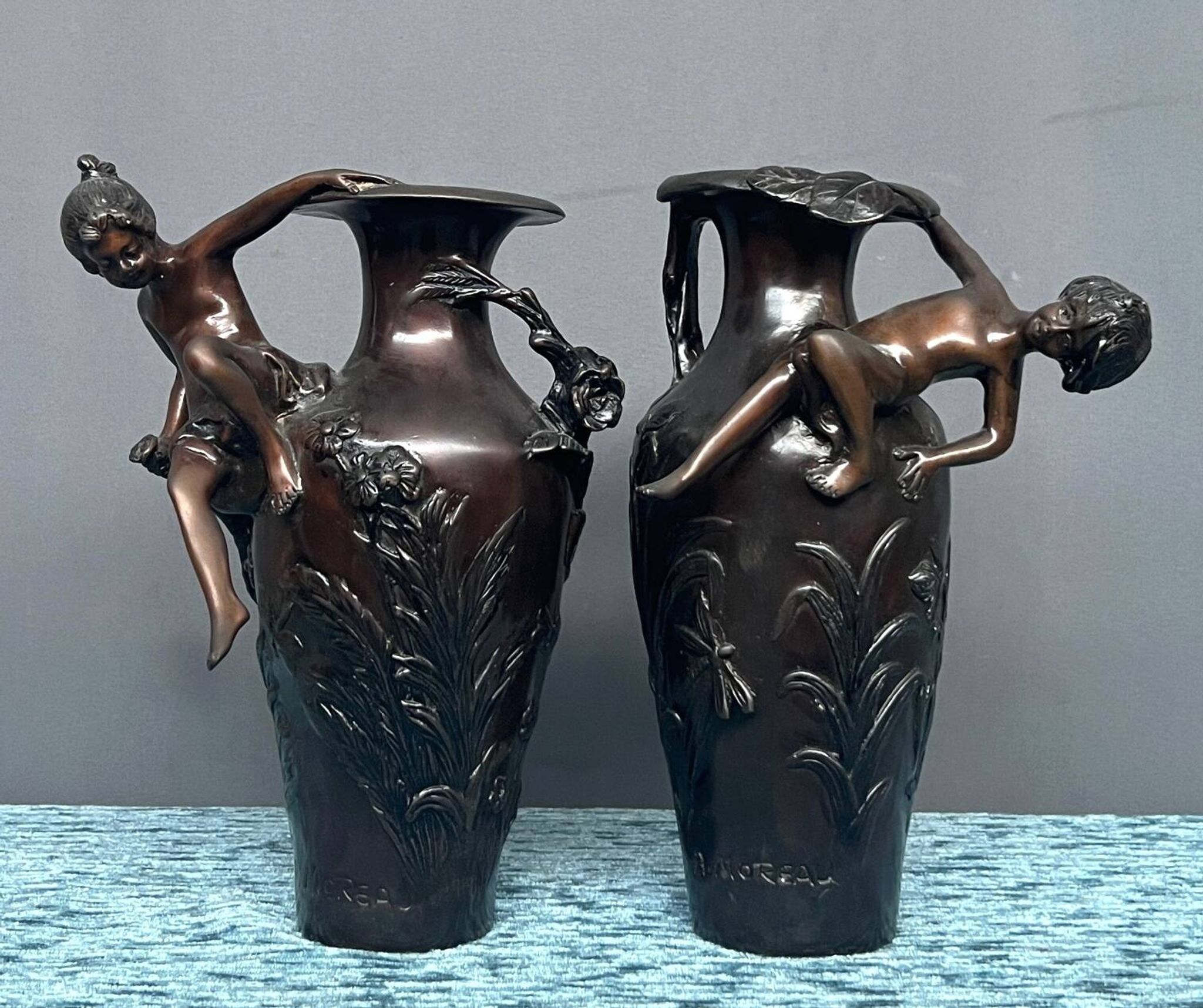 Pair of Art Nouveau vases in solid bronze.