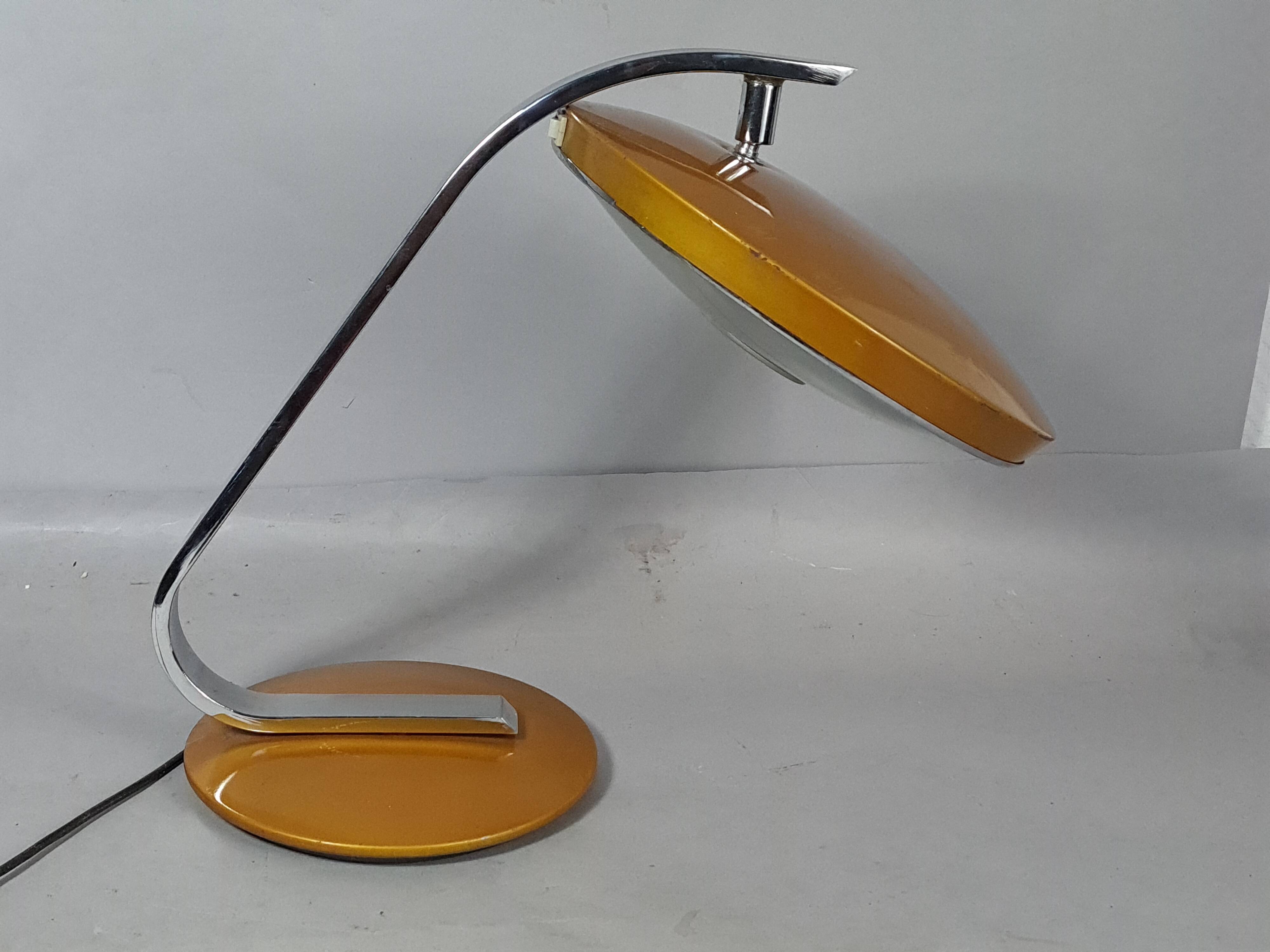 Phase: Design desk lamp from the 60s/70s, adjustable shade. Good condition D184