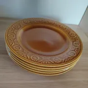 Assiettes majolaine ocre marron caramel 