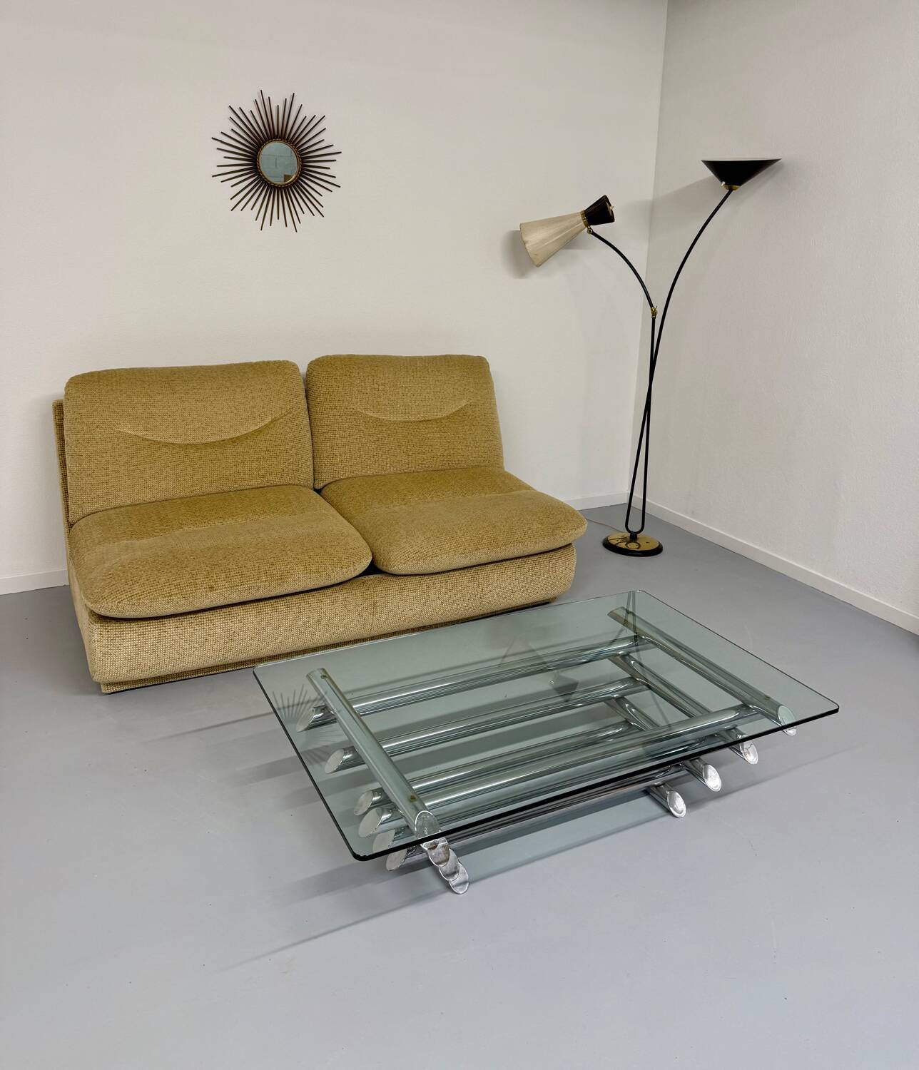 Ancien canapé 2 places convertible en velour design des années 70 vintage