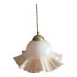 Suspension opaline à volants couleur vanille caramel 1950/60