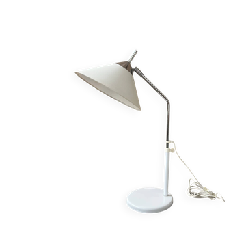 Large articulated desk lamp