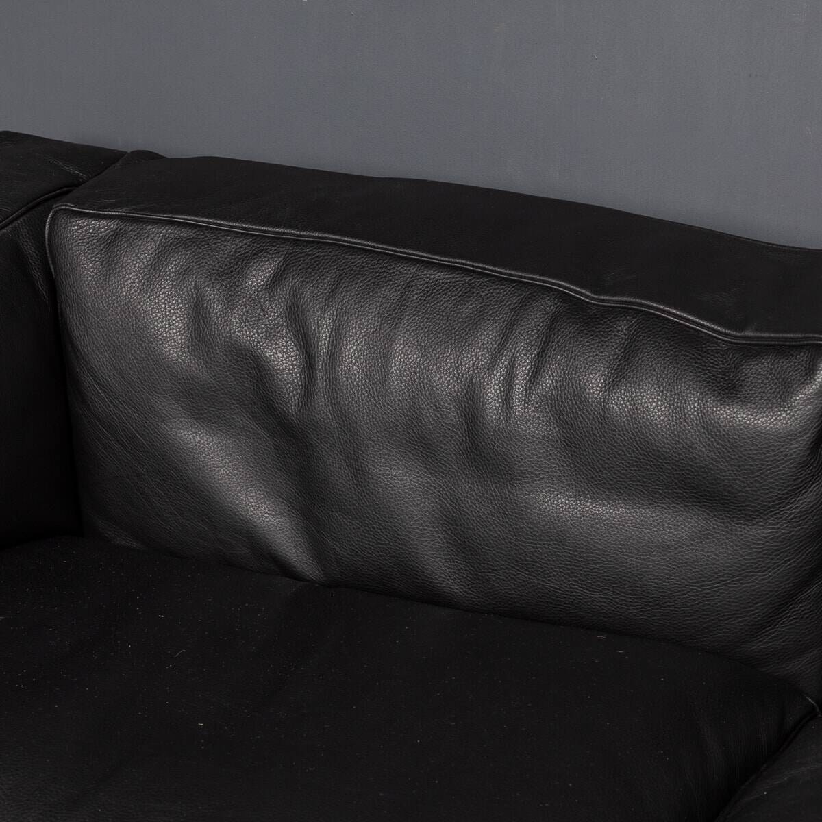 3 fauteuil grand confort, deux places cassina sofa. le corbusier