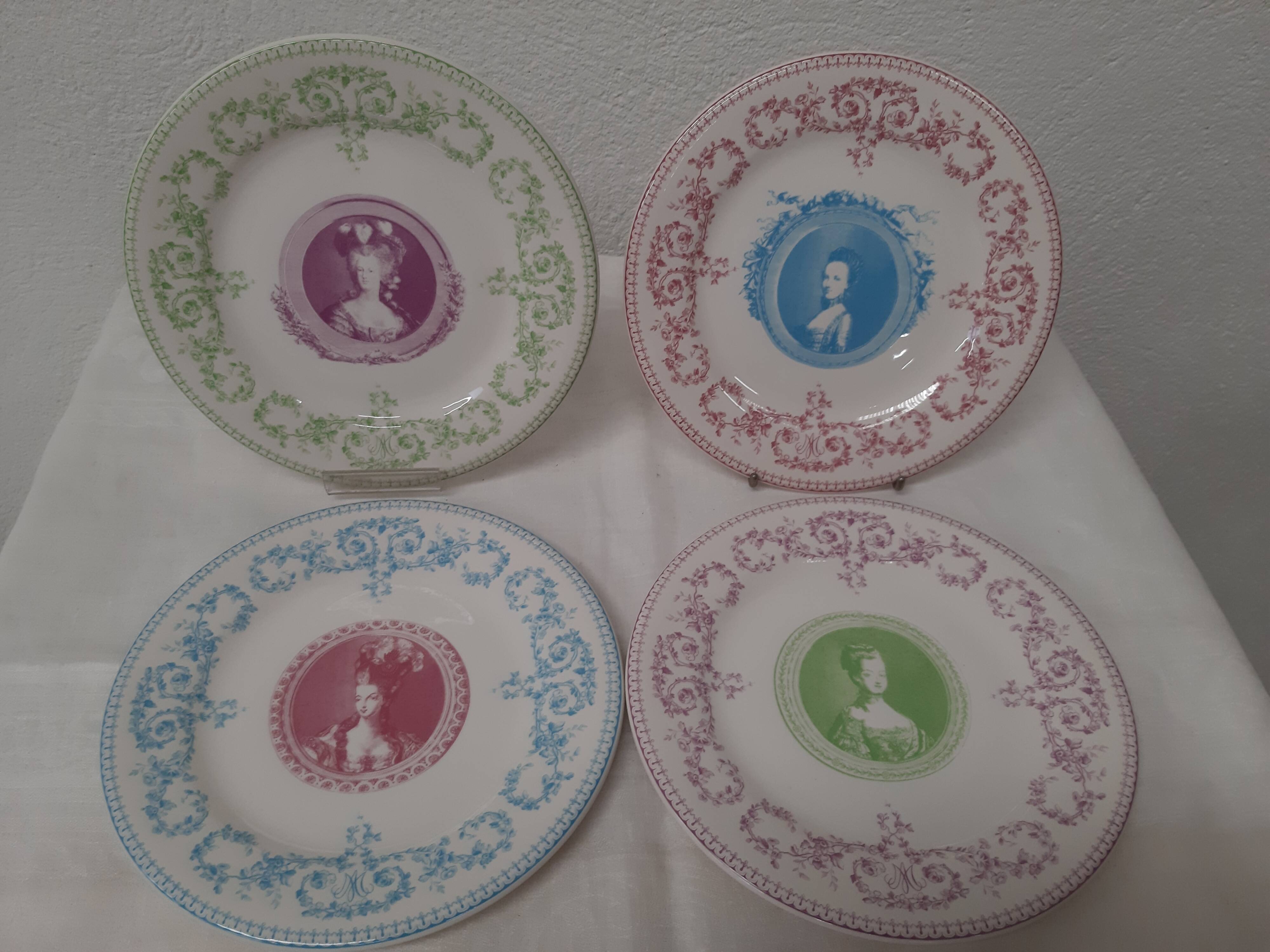 SET OF 4 ASSORTED DESSERT PLATES MARIE ANTOINETTE