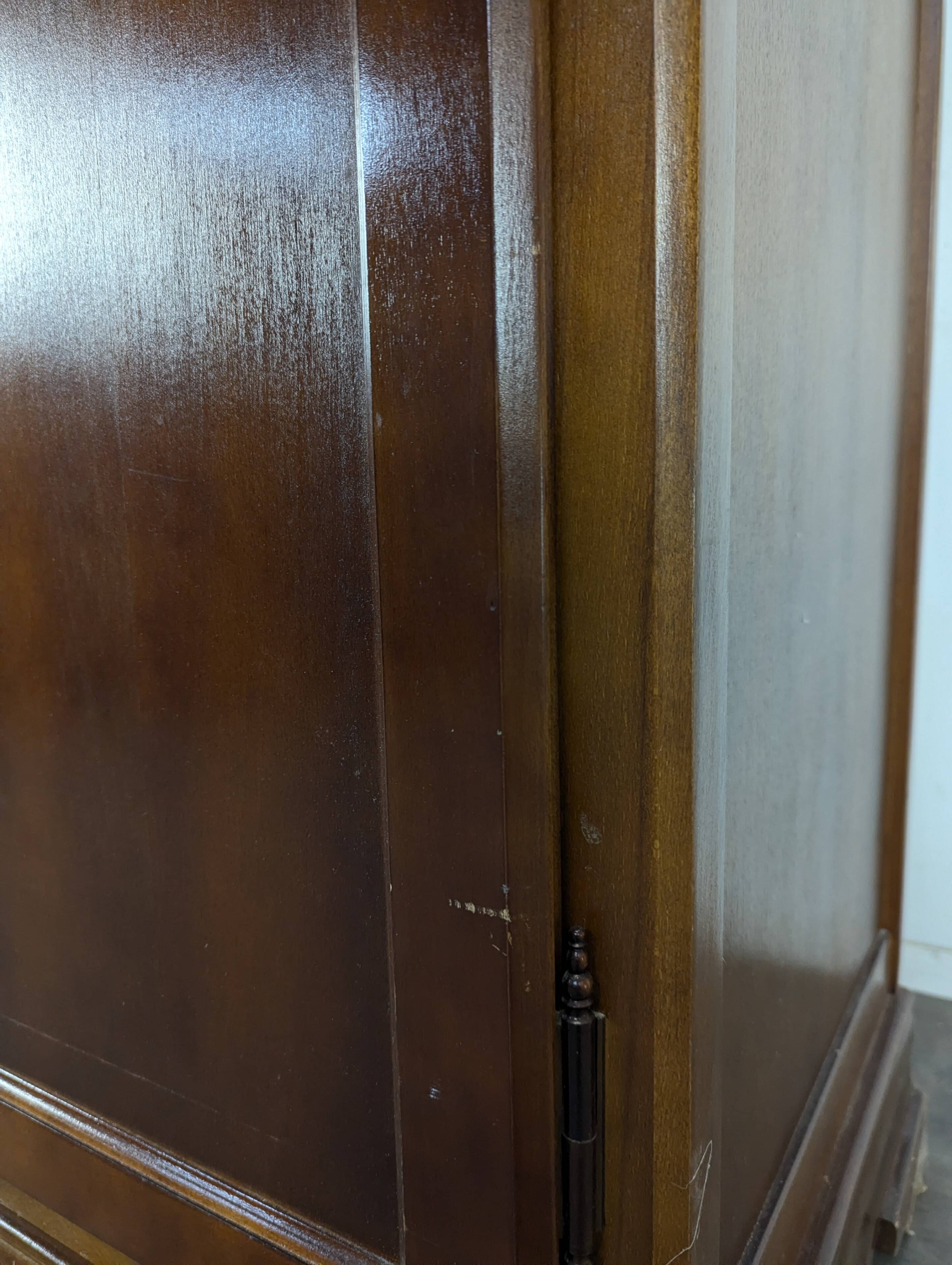 Armoire de style Louis Philippe en merisier