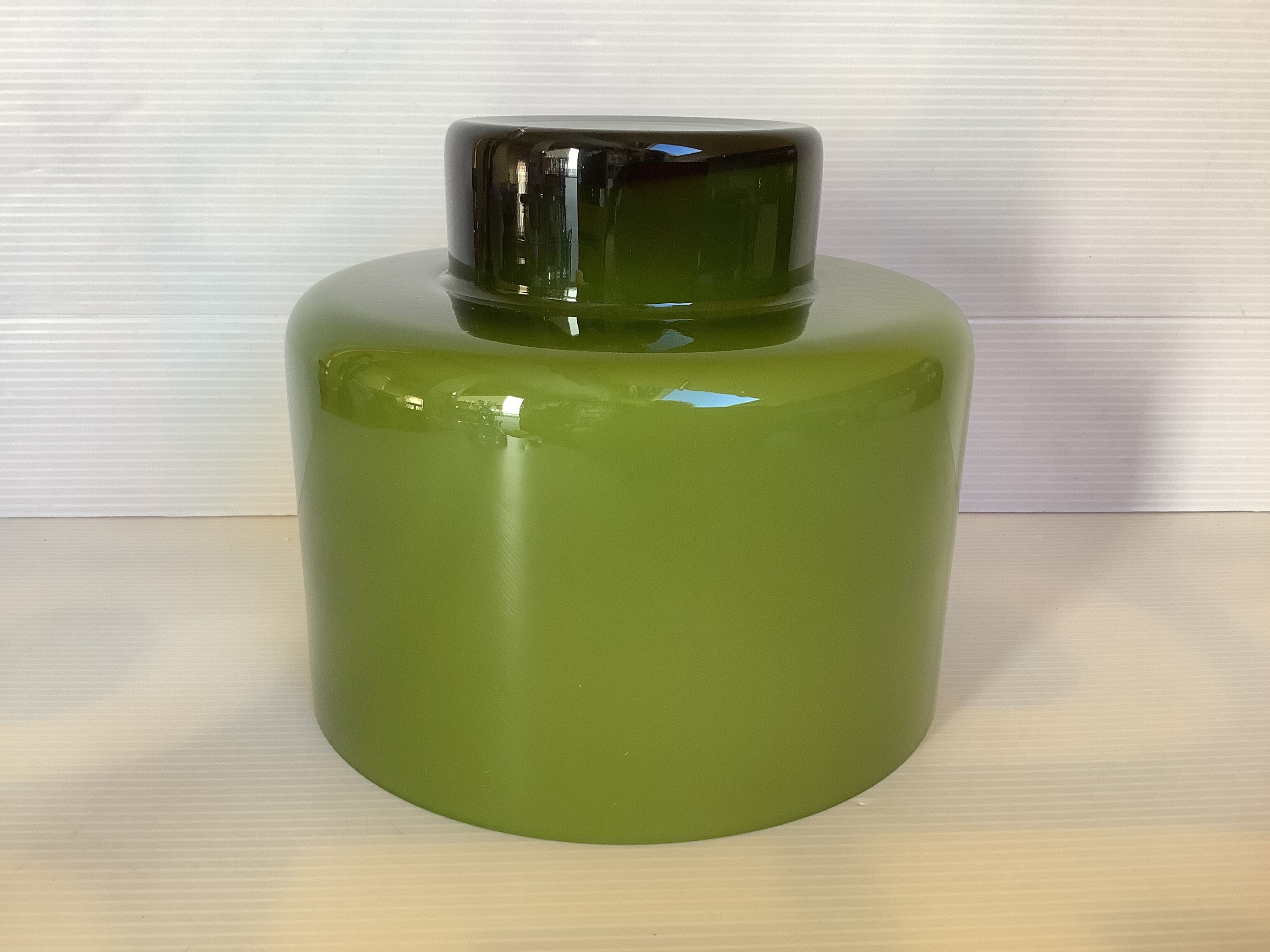 Empty pot cover pocket green glass paste