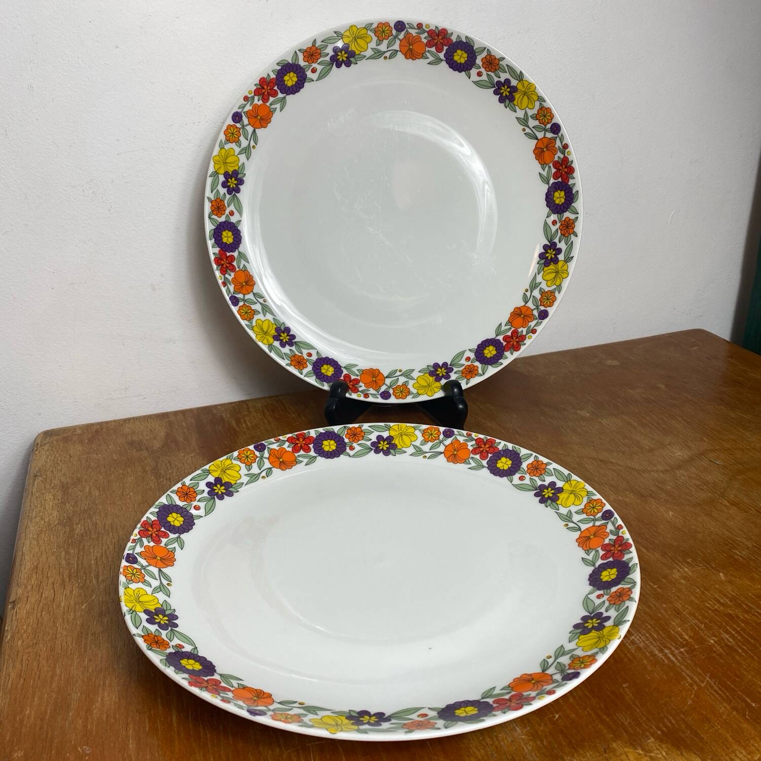 Two large round Bavaria porcelain dishes