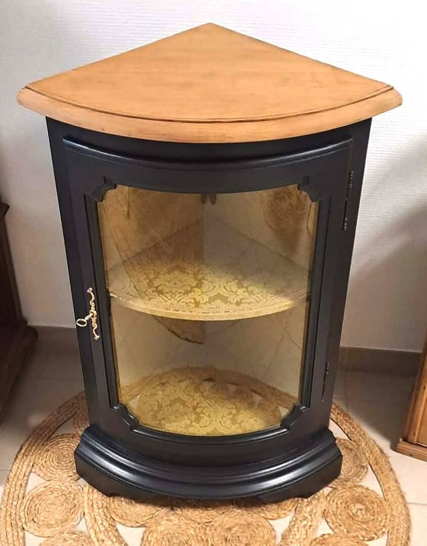 Corner display cabinet