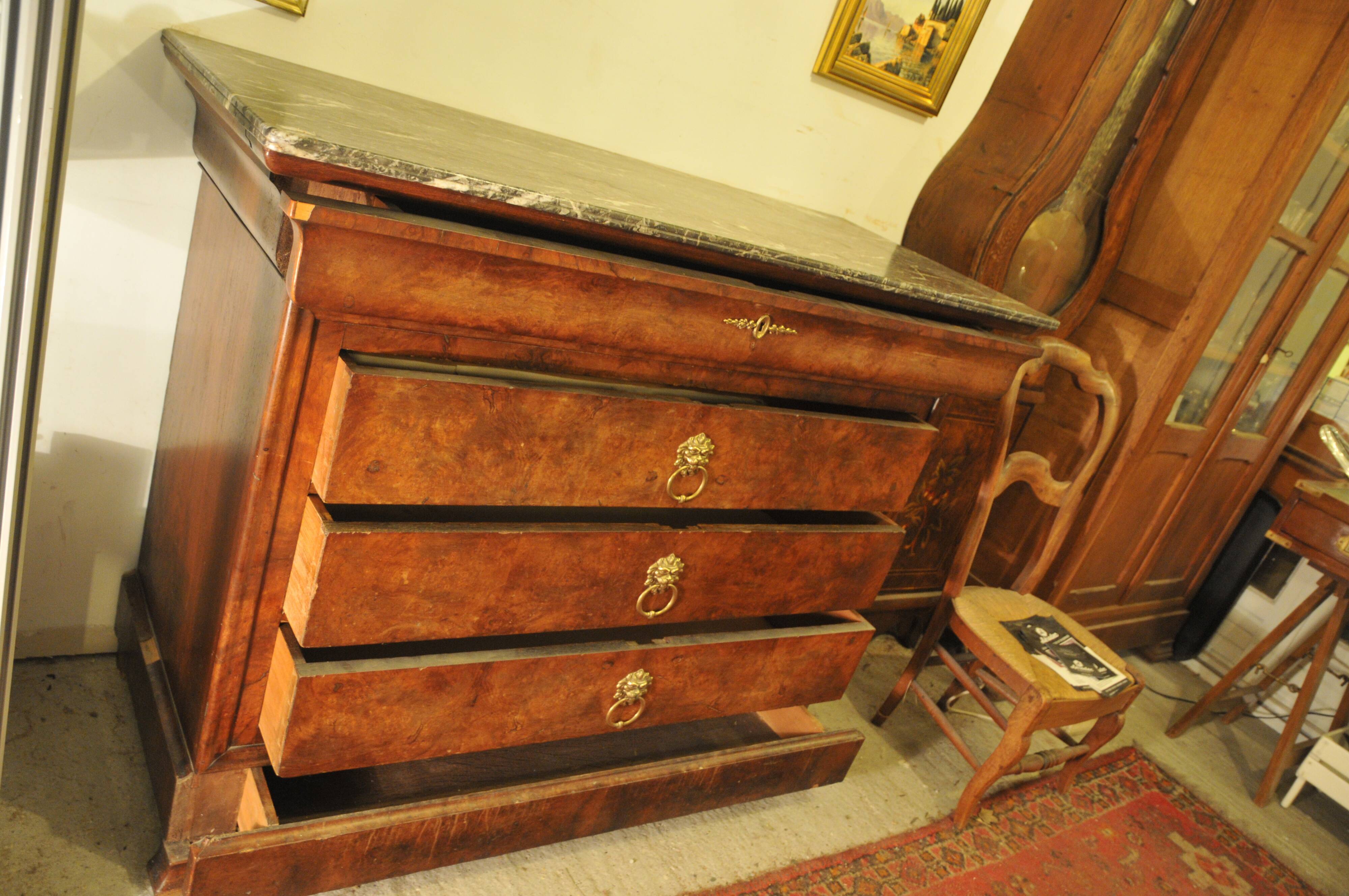 Commode Louis Philippe avec plateau en marbre