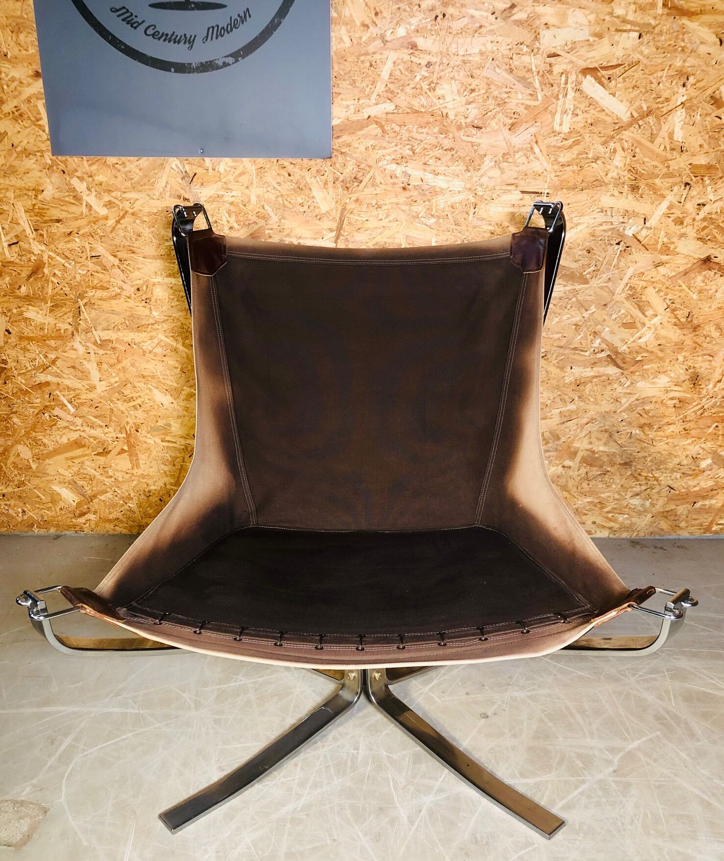 Vintage retro sigurd resell leather  &  chrome falcon chair