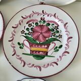 Rooster plates & baskets, earthenware in the spirit of a French bistro.