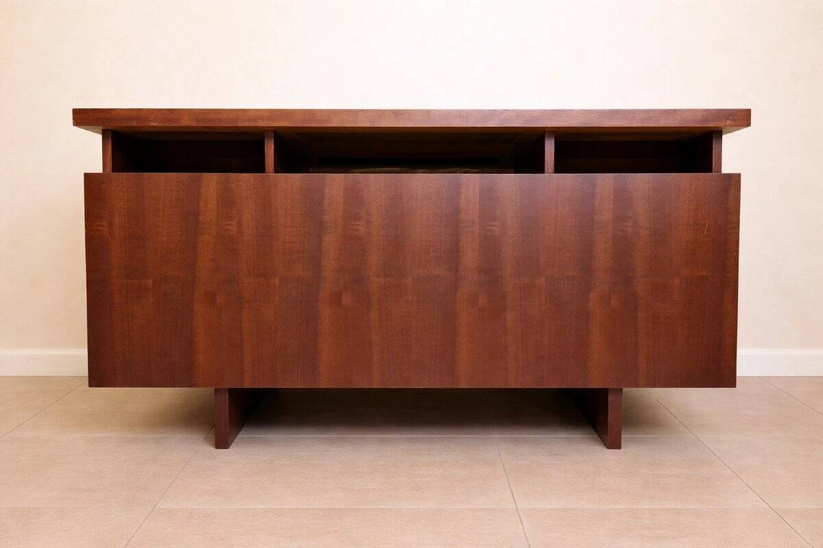 Bureau de centre a caissons, scandinave en teck, vers 1960-1970