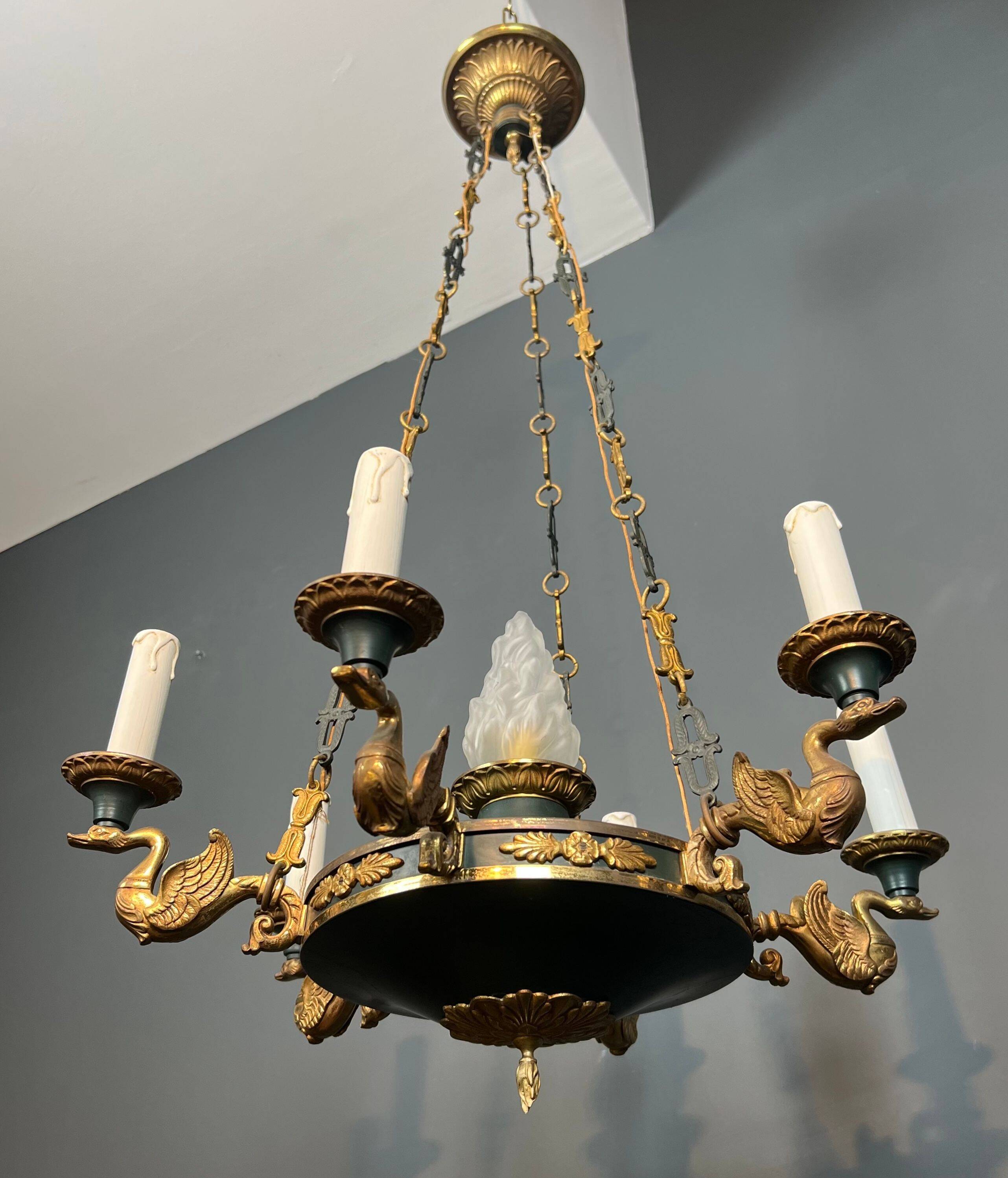 Lustre de style Empire en bronze, tôle verte et flamme en verre moulé