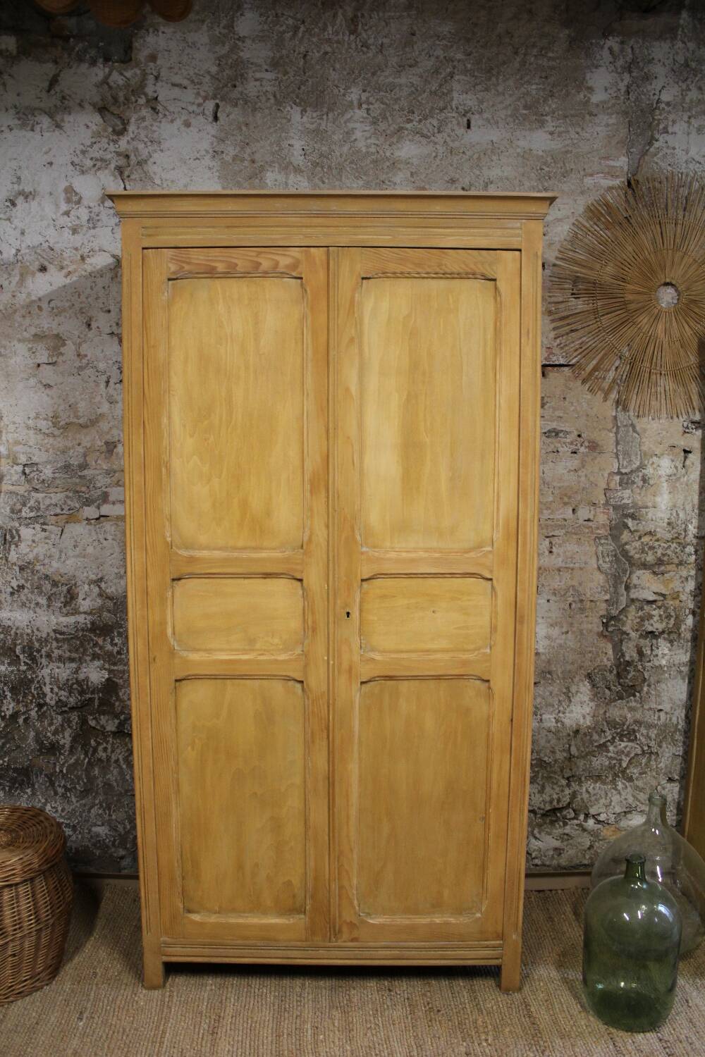 Armoire parisienne