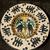 Ceramic plate with graffito stylised birds in the Pesaro Faenza style, early 1900s.