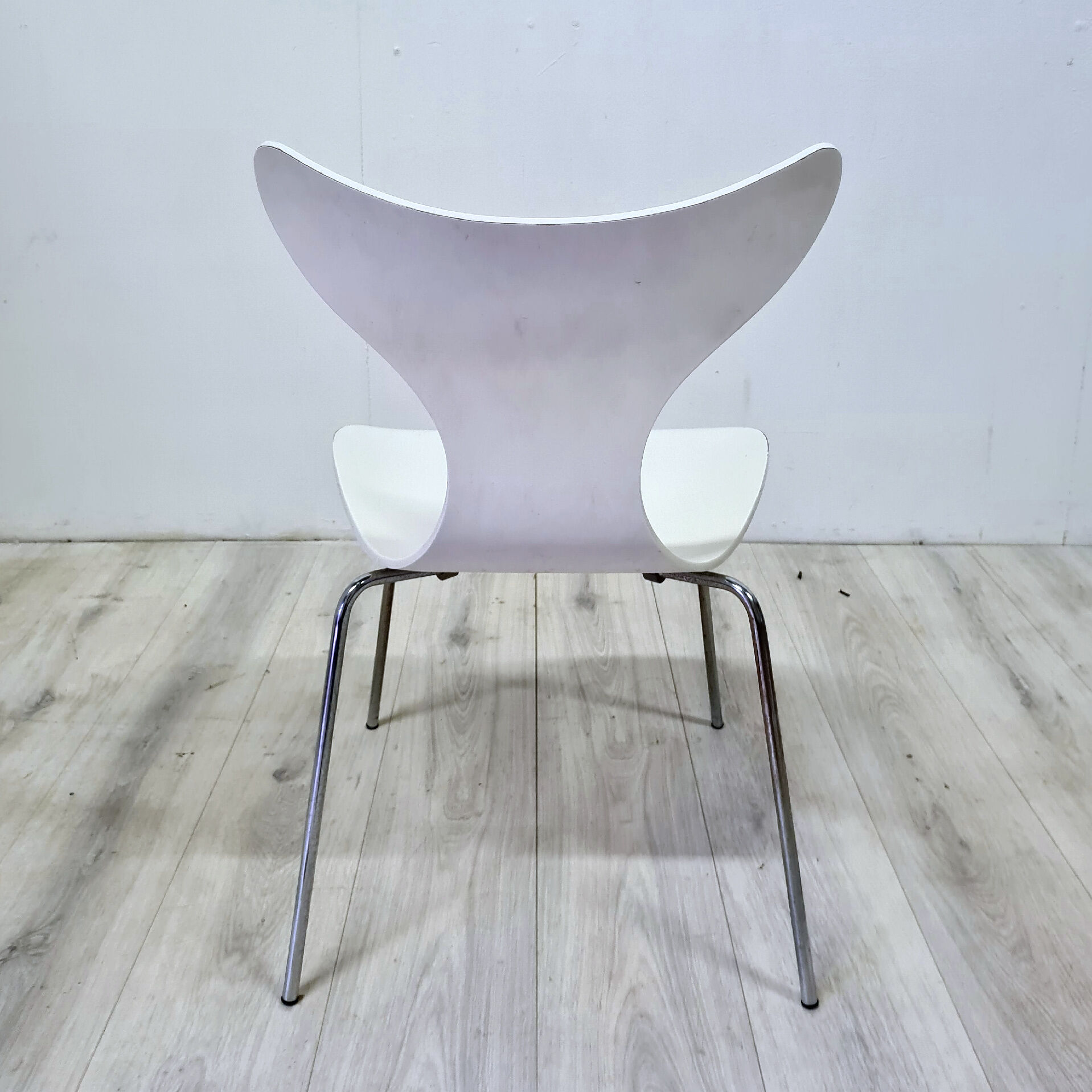 Model 3108 "Lily" or "seagull" chair by Arne Jacobsen for Fritz Hansen, Denmark 1976