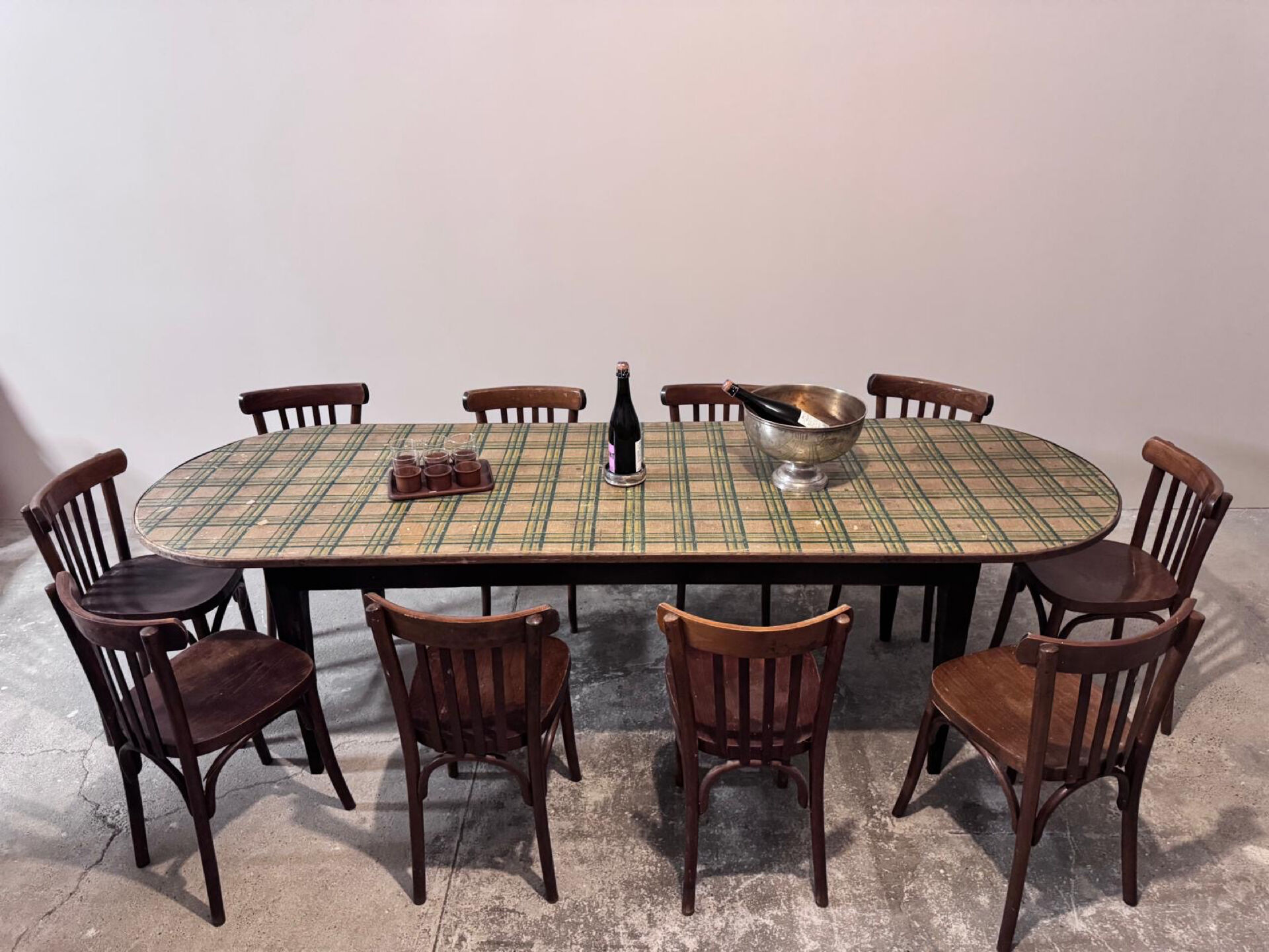 Large oval bistro table dimensions 255 cm