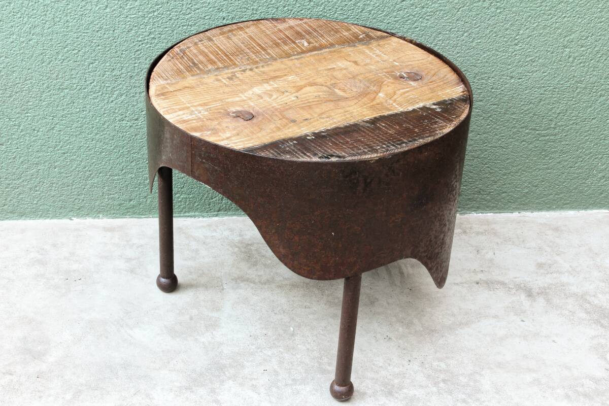 Industrial coffee table in steel and patinated wood