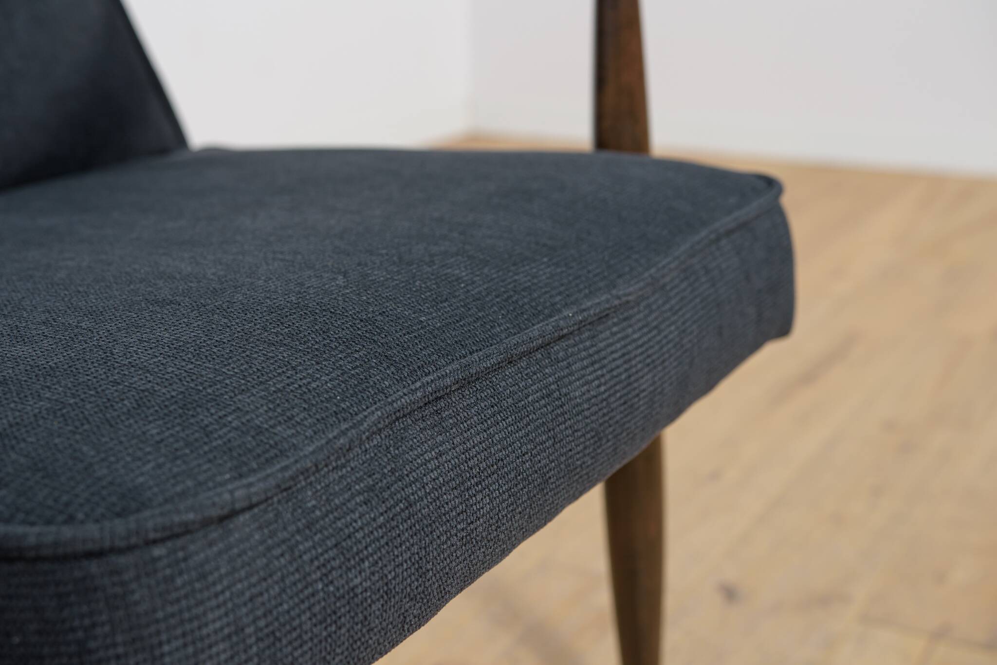 Mid Century Modern GFM-87 Armchair by Juliusz Kedziorek for Gościcińskie Fu