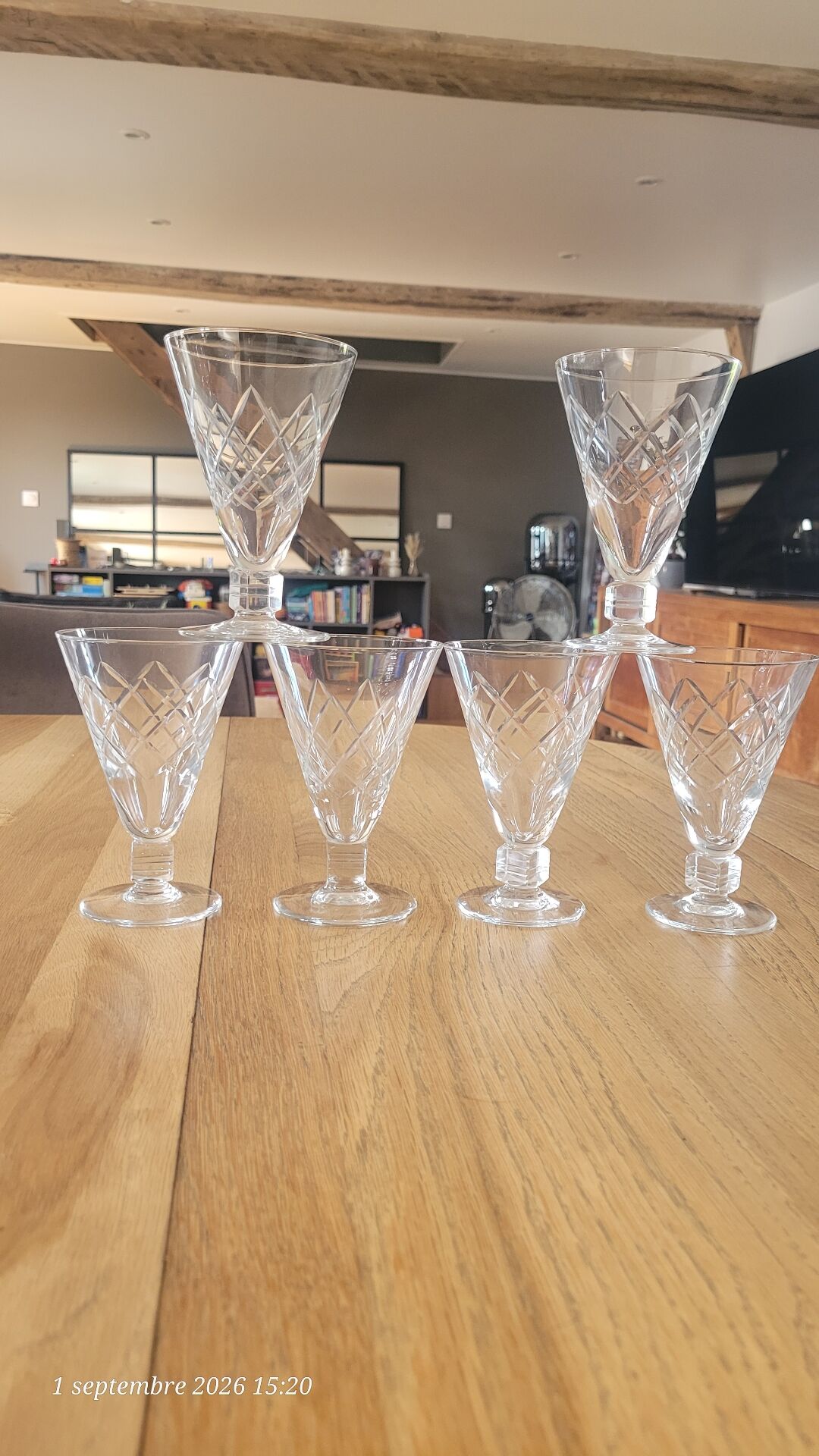 6 verres à pied en verre gravé