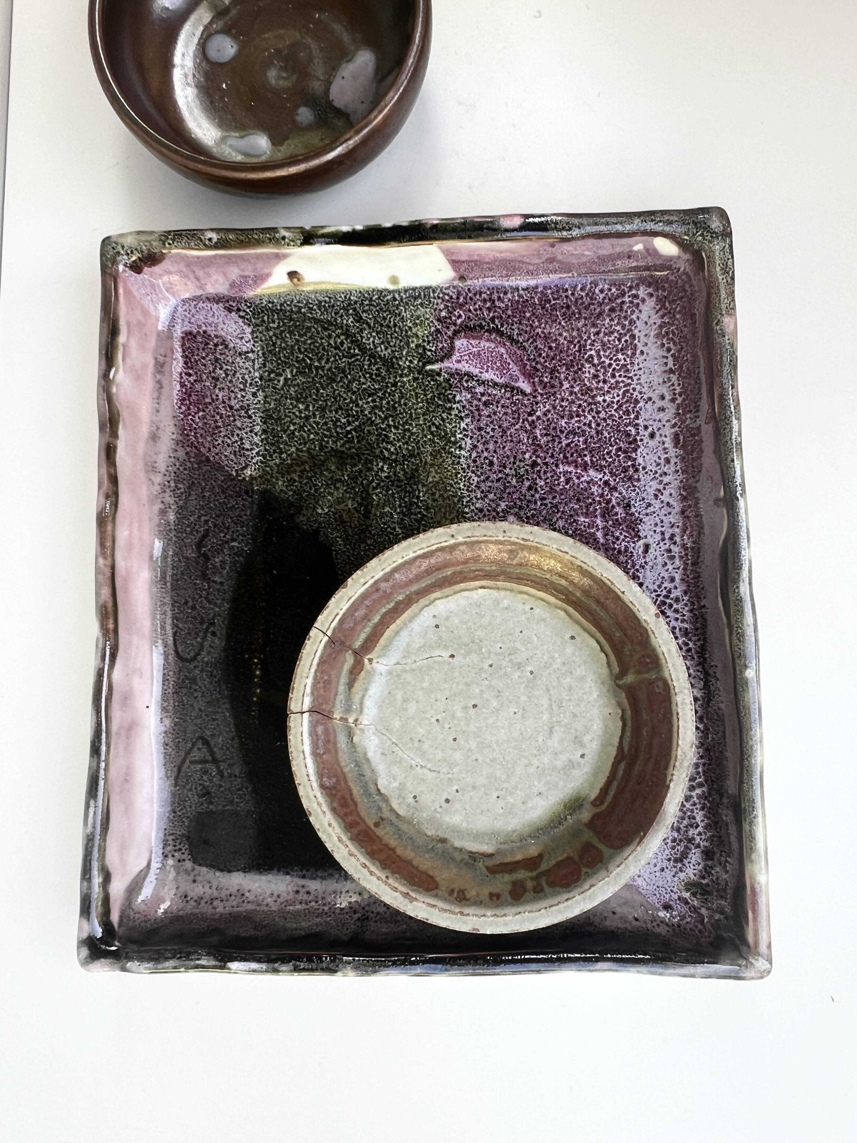 Plat / vide poche gres blanc chamoté & émaillé, pièce d'atelier signée 1970