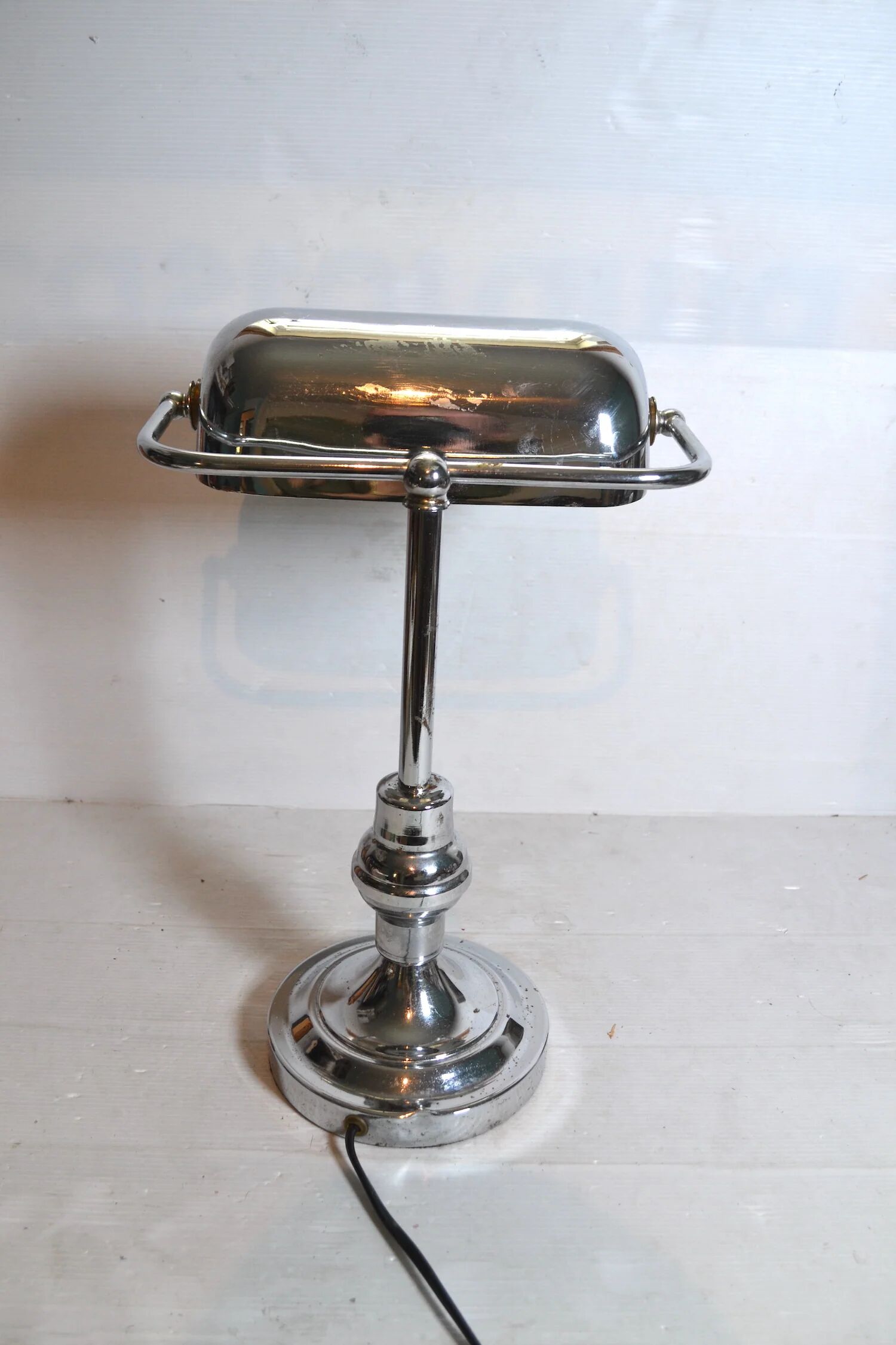 Banker's lamp