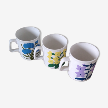 Trio of vintage mugs