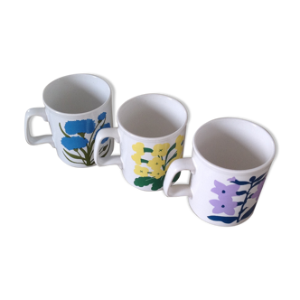 Trio of vintage mugs