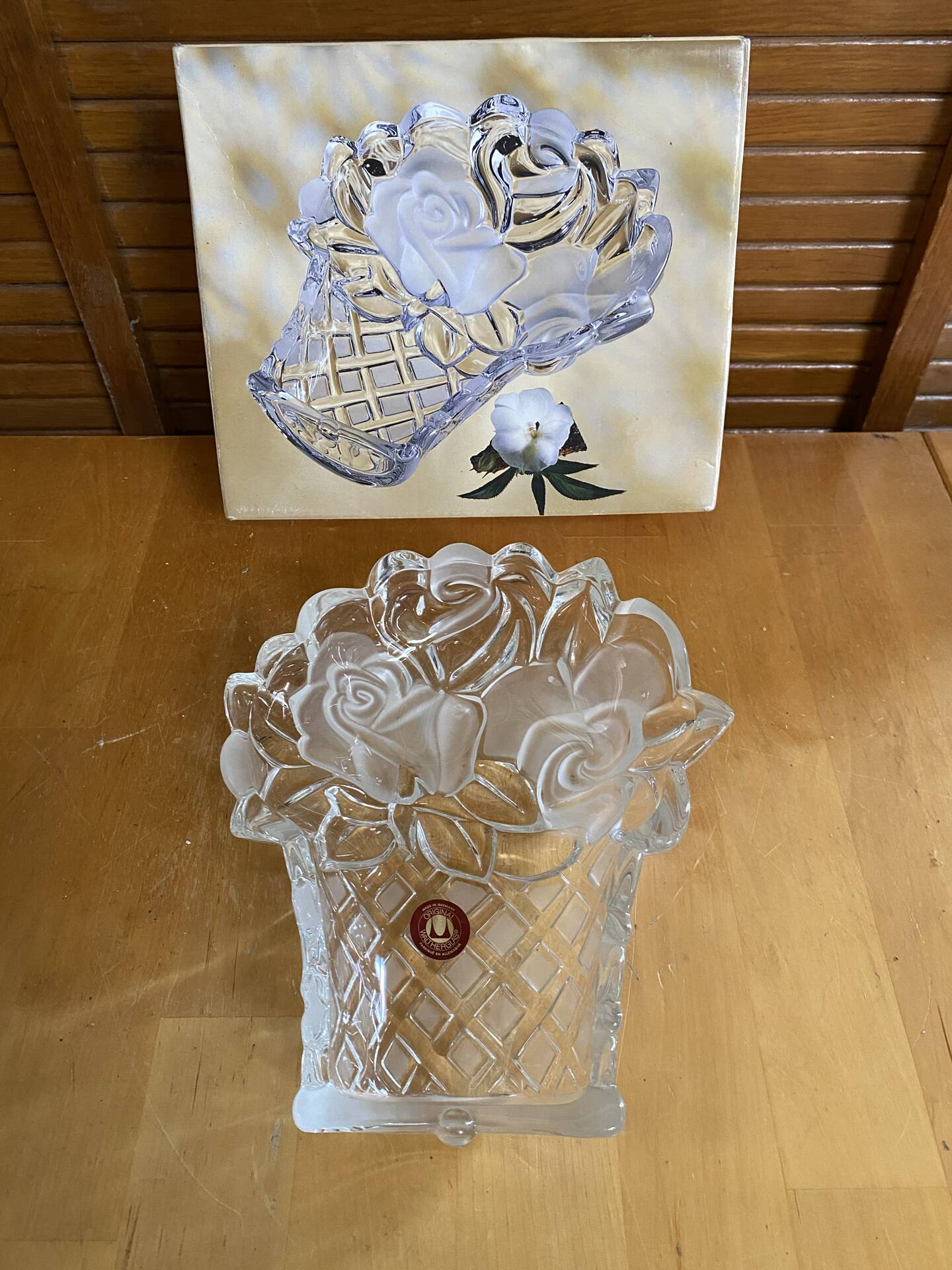 Old walther-glas pocket video vintage moulded crystal rose basket