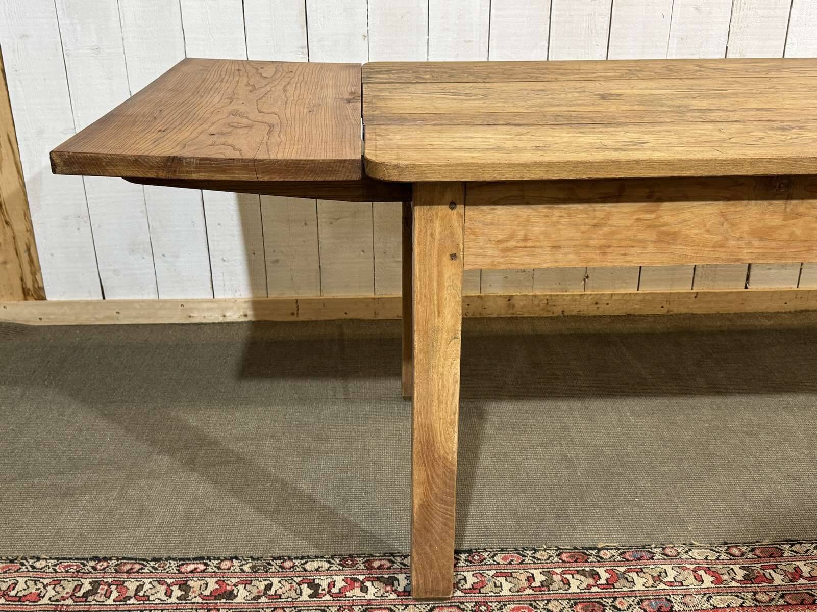 Extendable oak table from the 1930s with Gothic decoration.