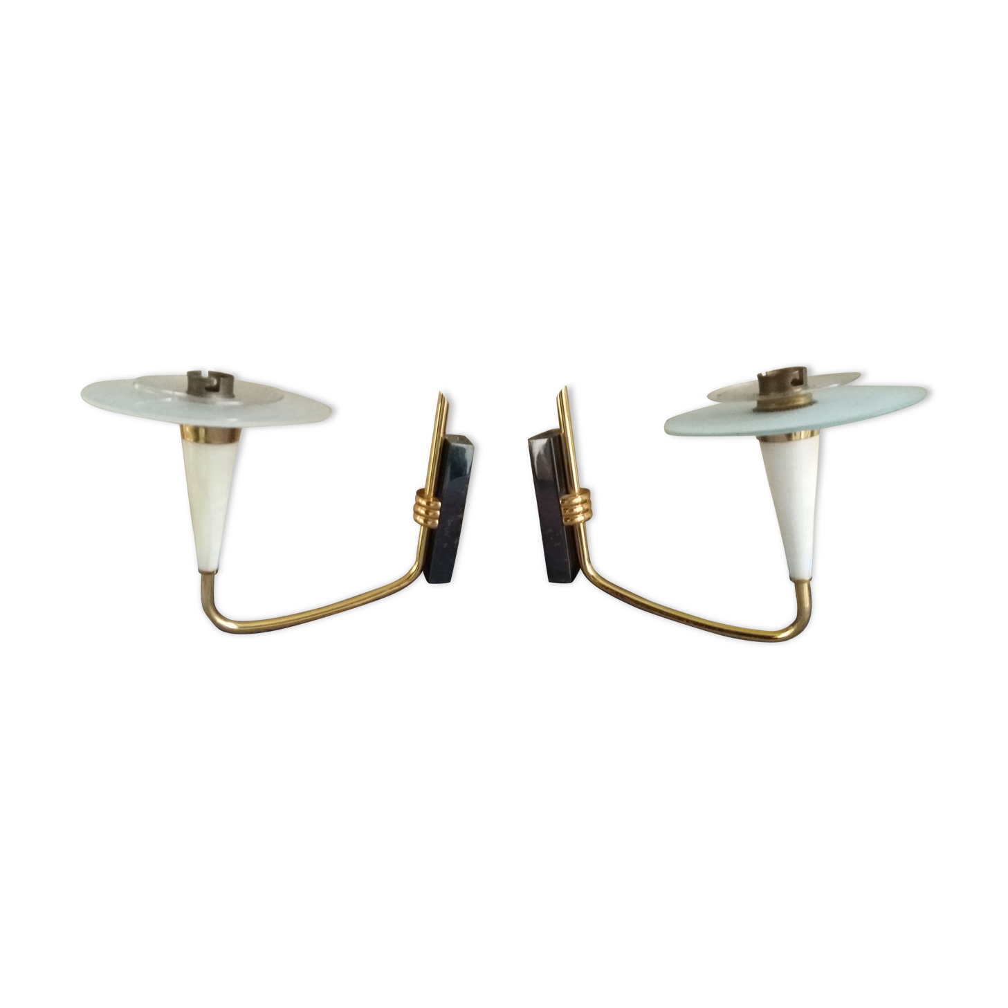 Paire d"appliques design minimalistes