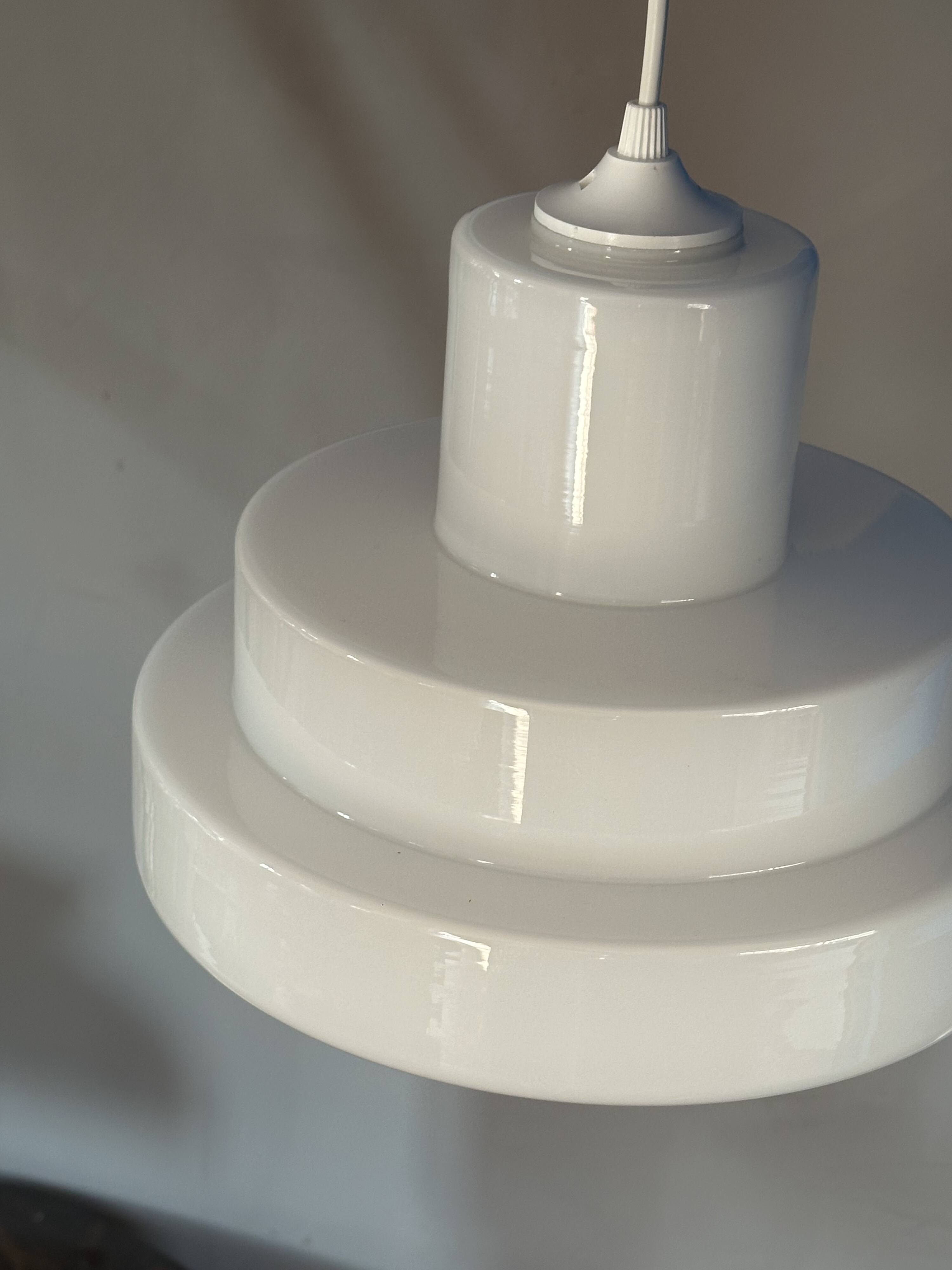 White vintage suspension – 70s style