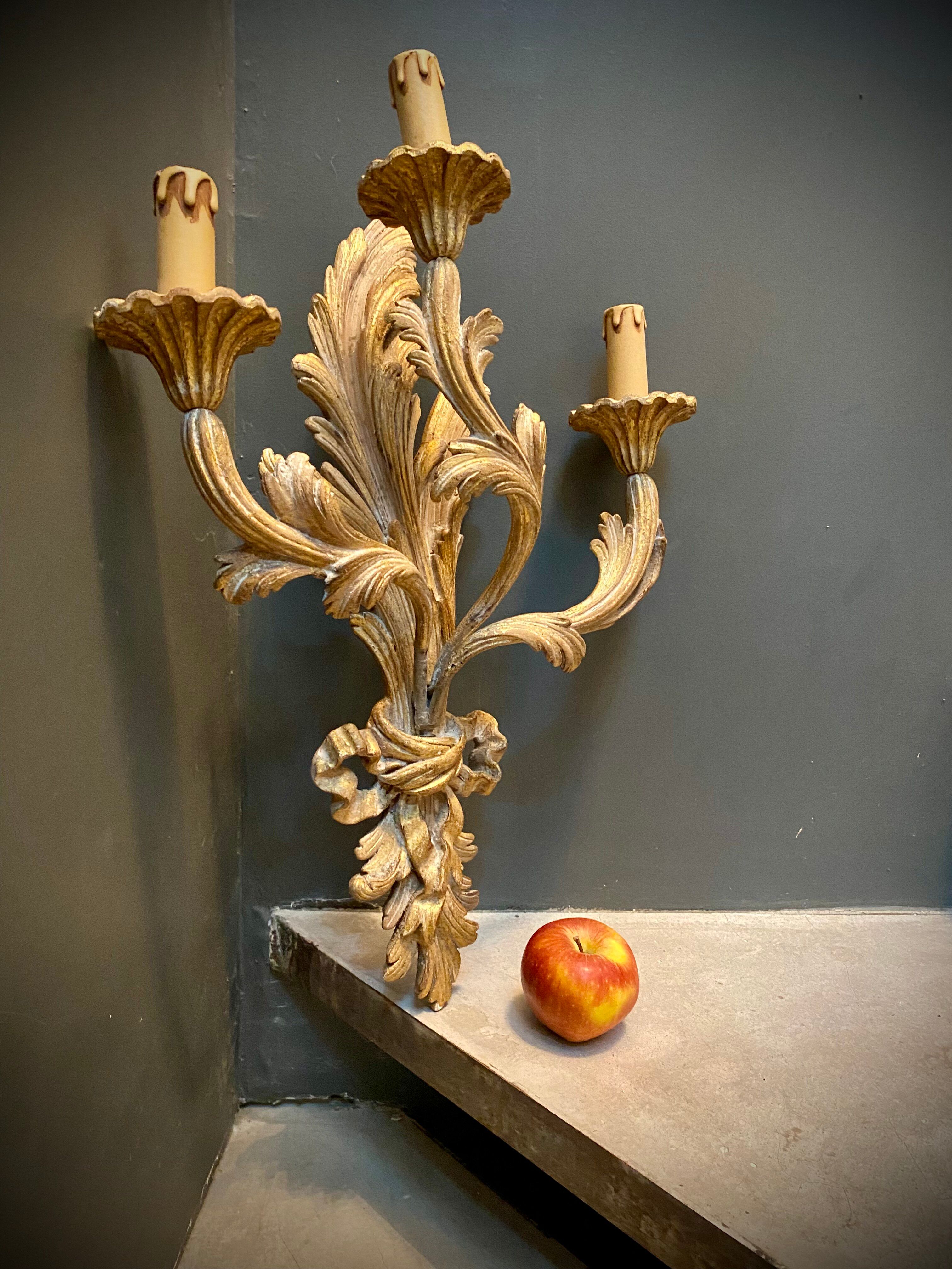 Golden wood wall light