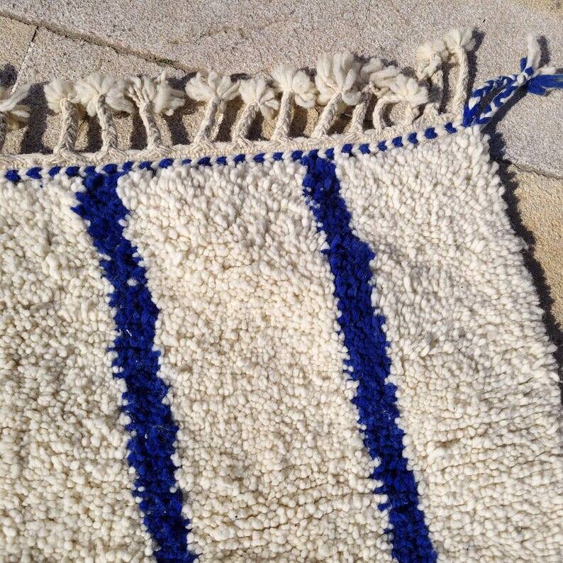 Handmade Moroccan rug in natural wool 250cm x 150cm