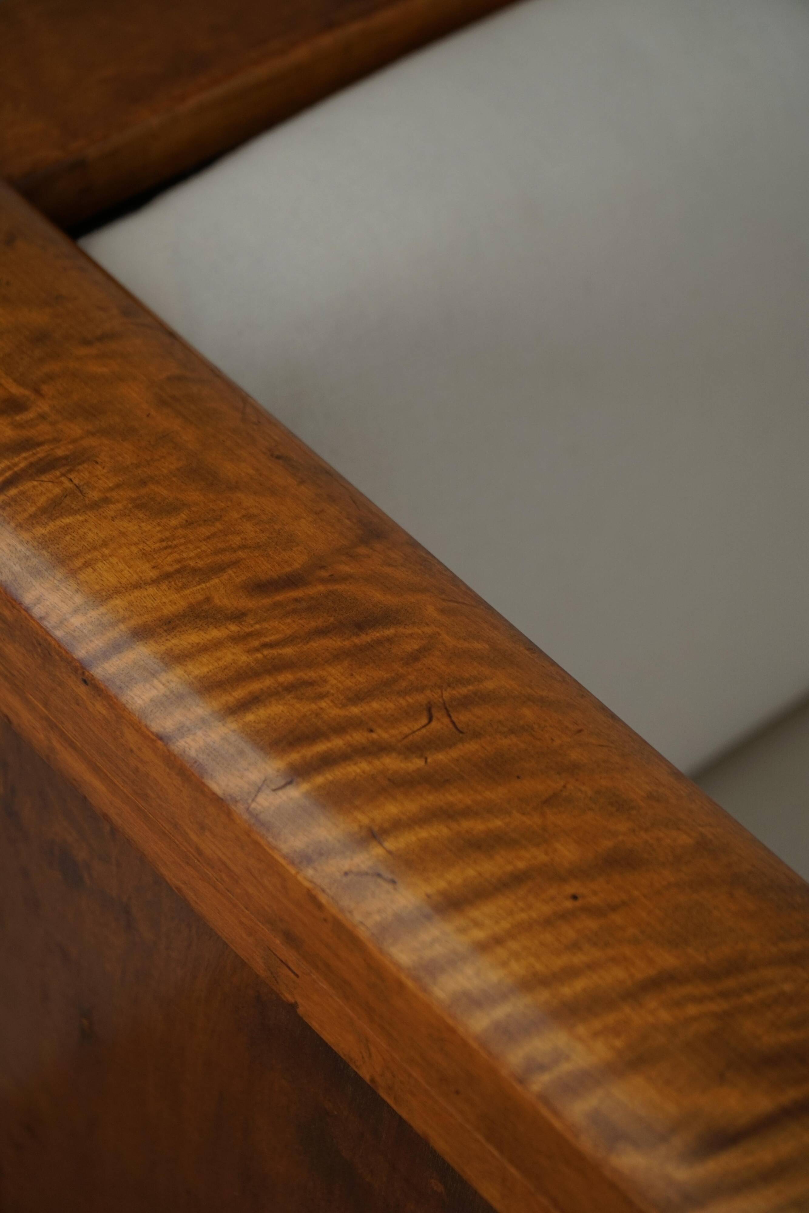 Self-supporting canapé "Karl Johan" from the early 20th century, modern Swedish style.