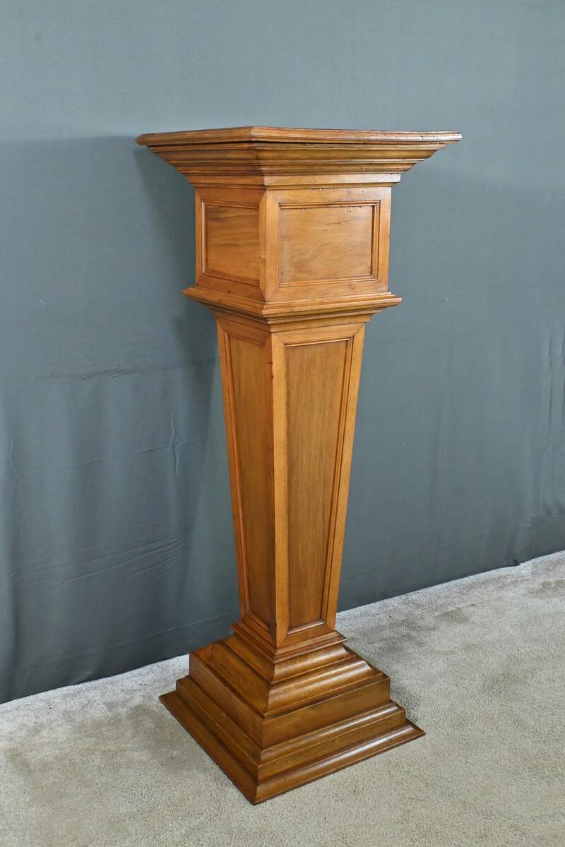 Important walnut column gain – Early 20th century