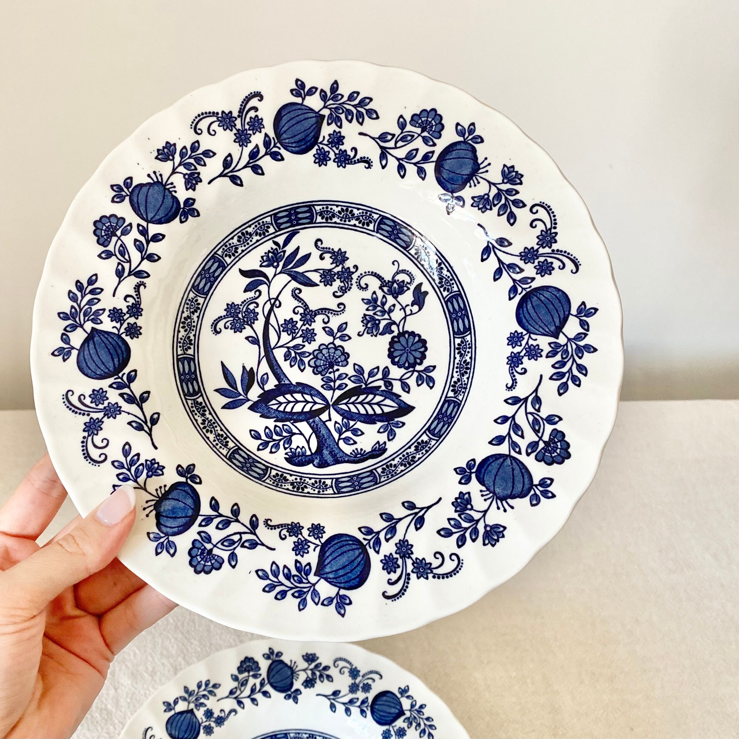 English hollow plates blue flowers