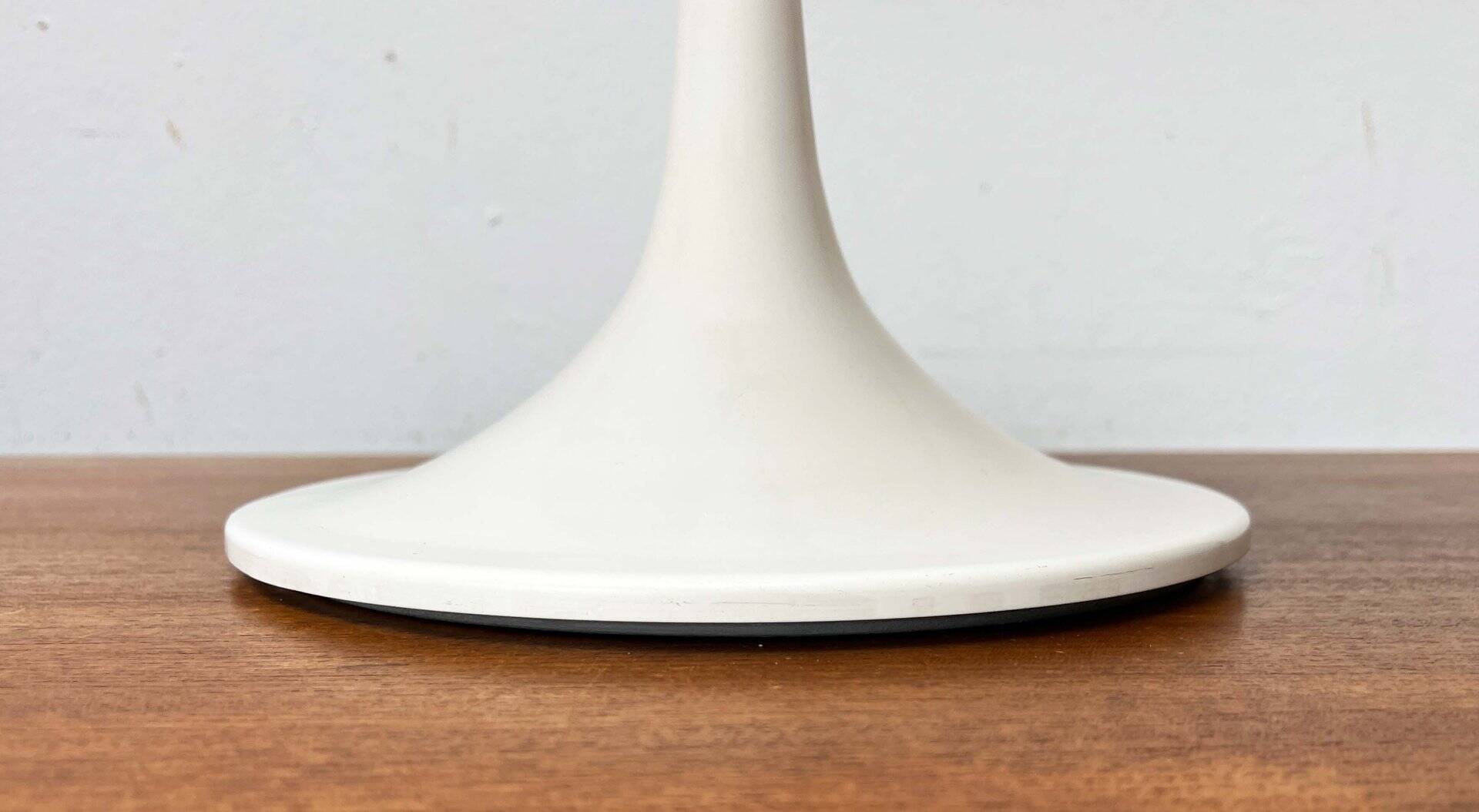 Lampe de table italienne de style mid-century moderne de l'ère spatiale par Luigi Massoni pour Guzzini, années 1960.