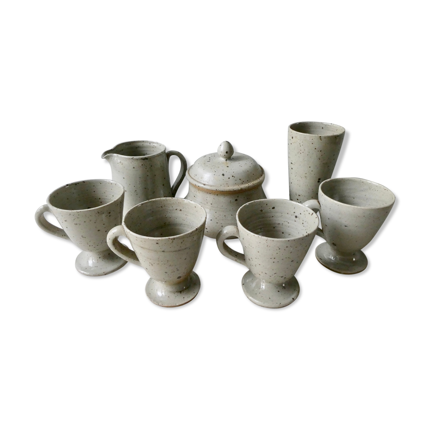 Set of 4 cups, 1 mazagran, 1 milk pot and 1 sugar bowl in pyrity sandstone, signed