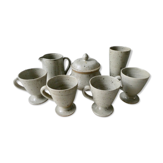 Set of 4 cups, 1 mazagran, 1 milk pot and 1 sugar bowl in pyrity sandstone, signed