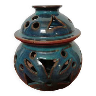Artisanal terracotta tealight holder dequeker