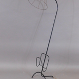 Lampadaire porte revue en fer forgé et et laiton, ampoule apparente 1960